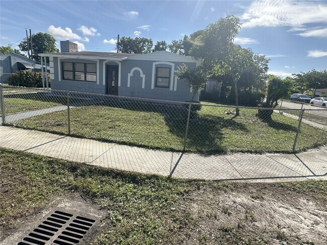 Primary Photo - 2124 S Beech Rd