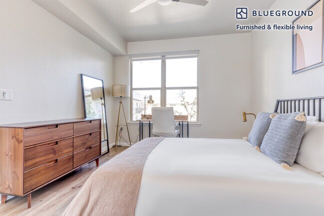 Building Photo - 3001 Esperanza Crossing