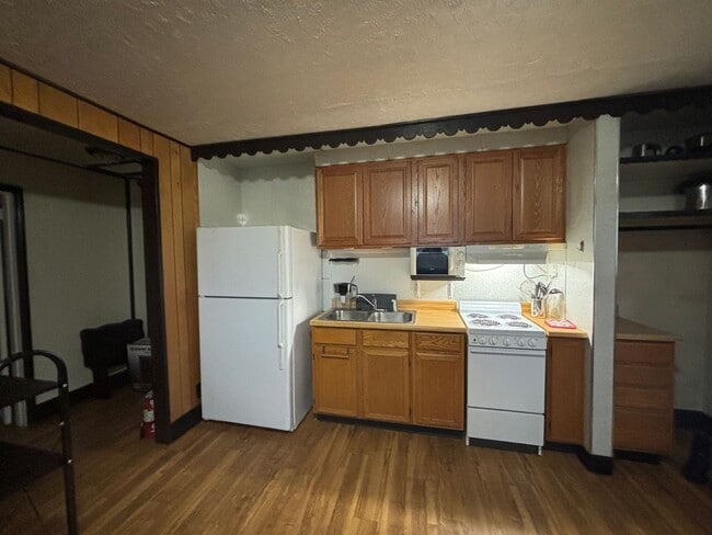Building Photo - All utilities included 1 bedroom furnished unit / Located in North Pole AK / No pets