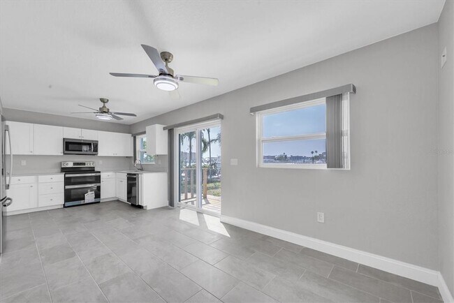 Building Photo - 404 Normandy Rd