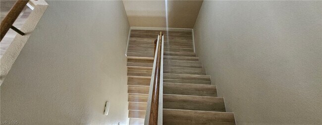 Building Photo - 313 Beethoven St