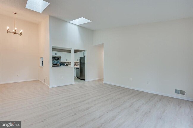 Building Photo - 64 Taylor Dr