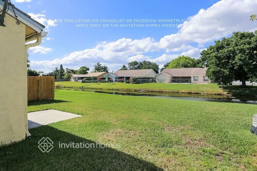 Building Photo - 9913 NW 9th Ct