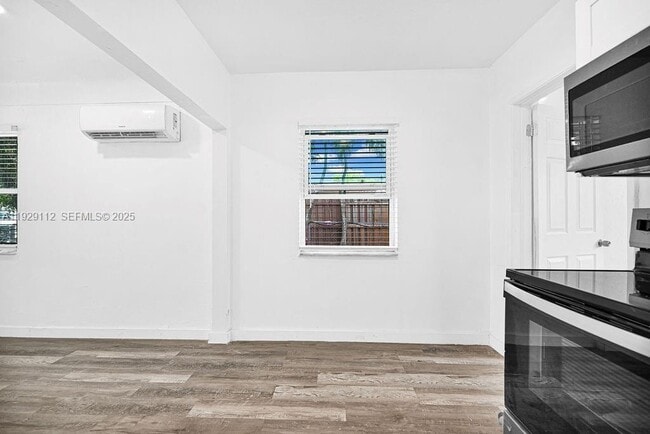 Building Photo - 4109 SW 23rd St