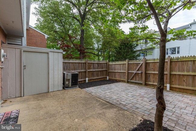 Building Photo - 7739 Tiverton Dr