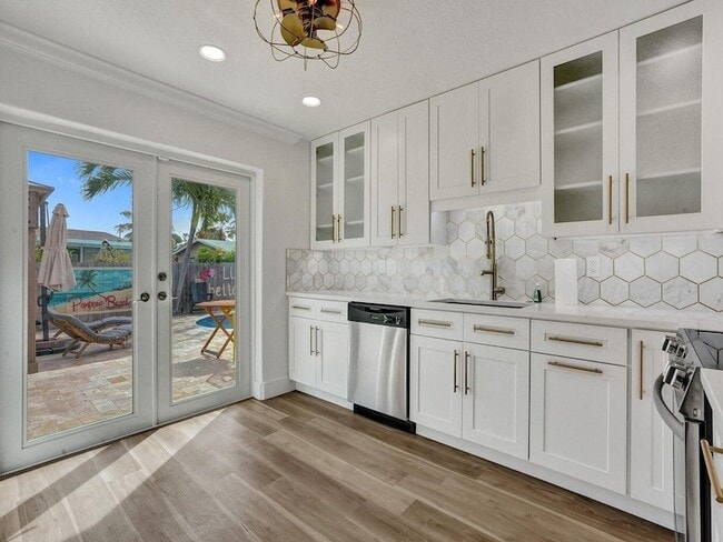 Building Photo - 2750 NE 10th Ave