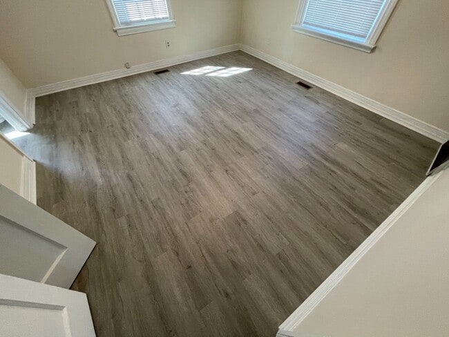 Building Photo - 2 Bedroom House - RENT SPECIAL