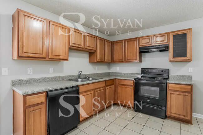 Building Photo - Enjoy one-level living in this 3 bedroom, ...