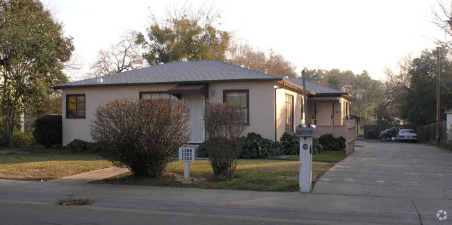 Primary Photo - 826-838 Carmelita Ave