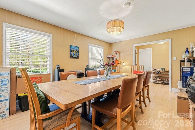 Building Photo - 2120 Rocky Knoll Dr