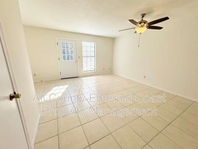 Building Photo - 875 Fairview Dr