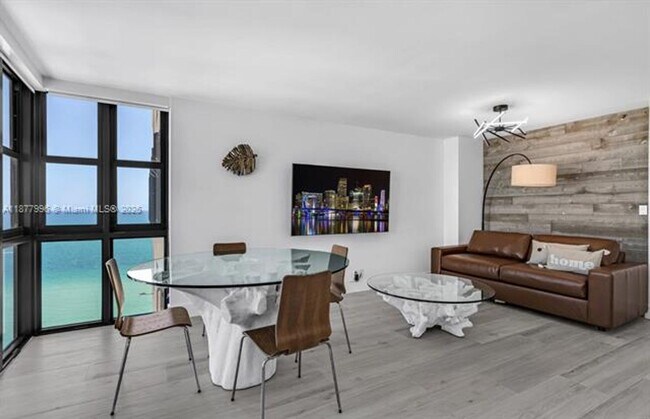 Building Photo - 2555 Collins Ave