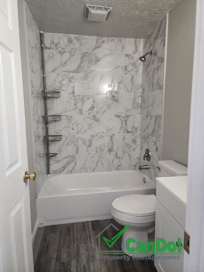 Building Photo - Newly remodeled 2 bedroom, 1 bathroom apartment in Blackfoot with Fiber Internet- Available in Oc...