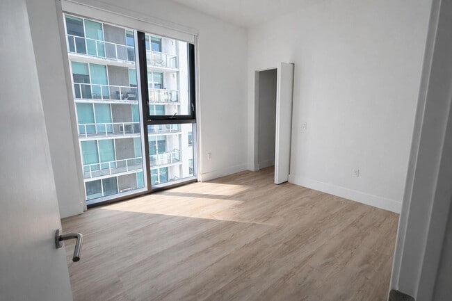 Building Photo - 31 SE 6th St