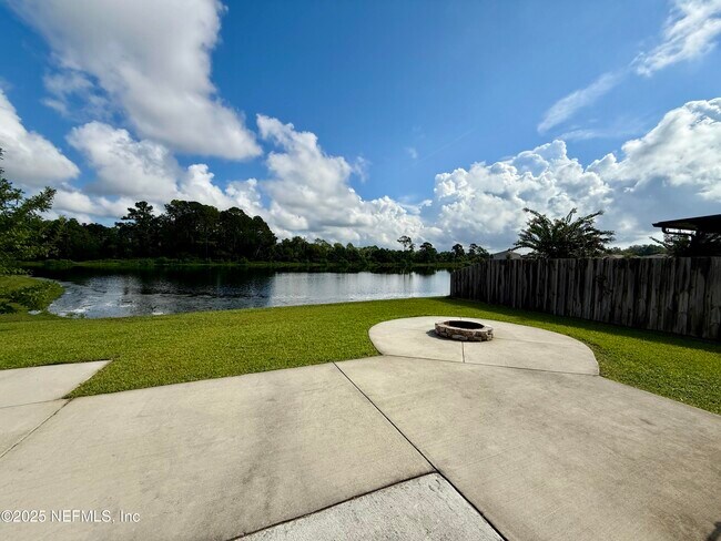 Building Photo - 2200 Pebble Point Dr