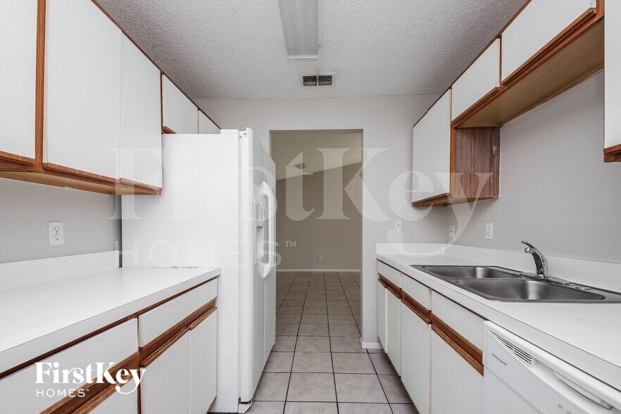 Building Photo - 841 Marquis Ct