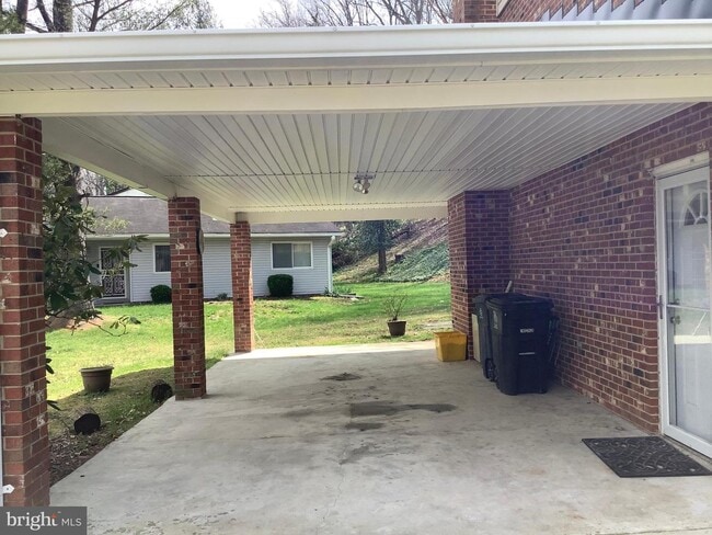 Building Photo - 9300 Southmoor Ct