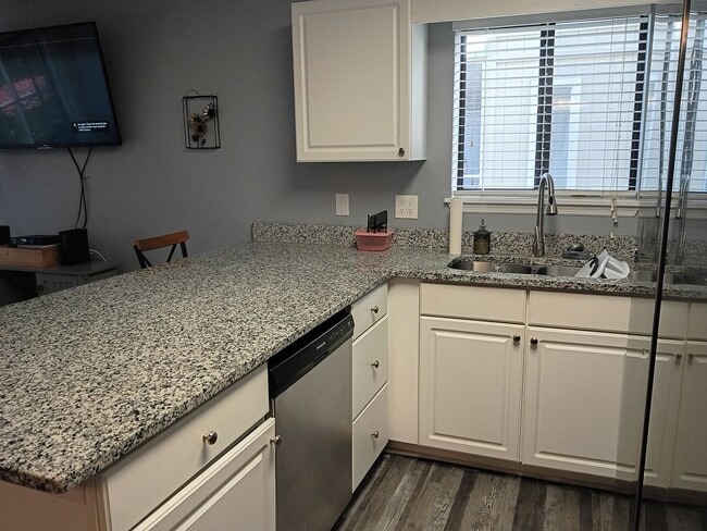 Building Photo - Golf Colony VII