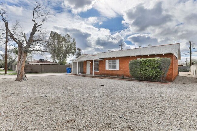 Building Photo - 2129 W Weldon Ave