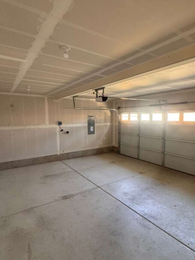 Building Photo - 1642 Zoe Ave