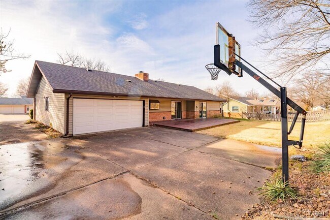 Building Photo - 507 Glenmeadow Dr