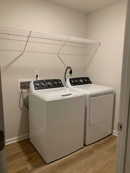 Building Photo - 1086 W Bank St