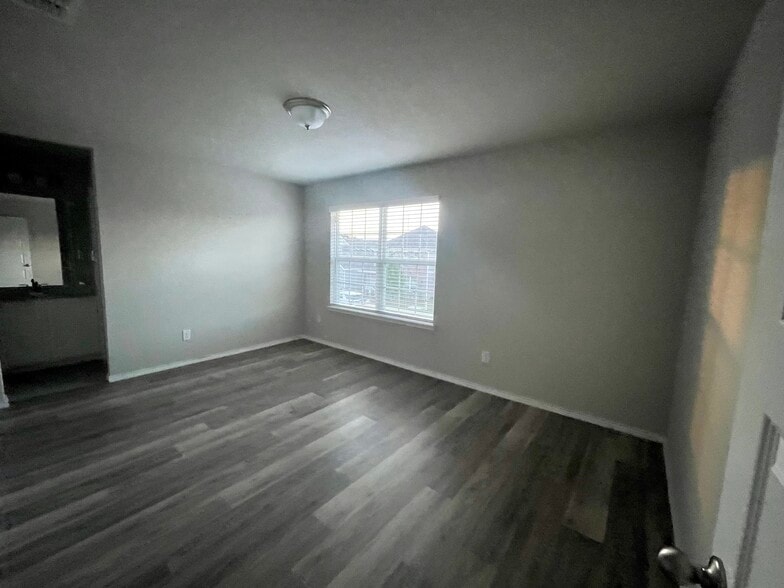 Building Photo - 10032 Adams Ln