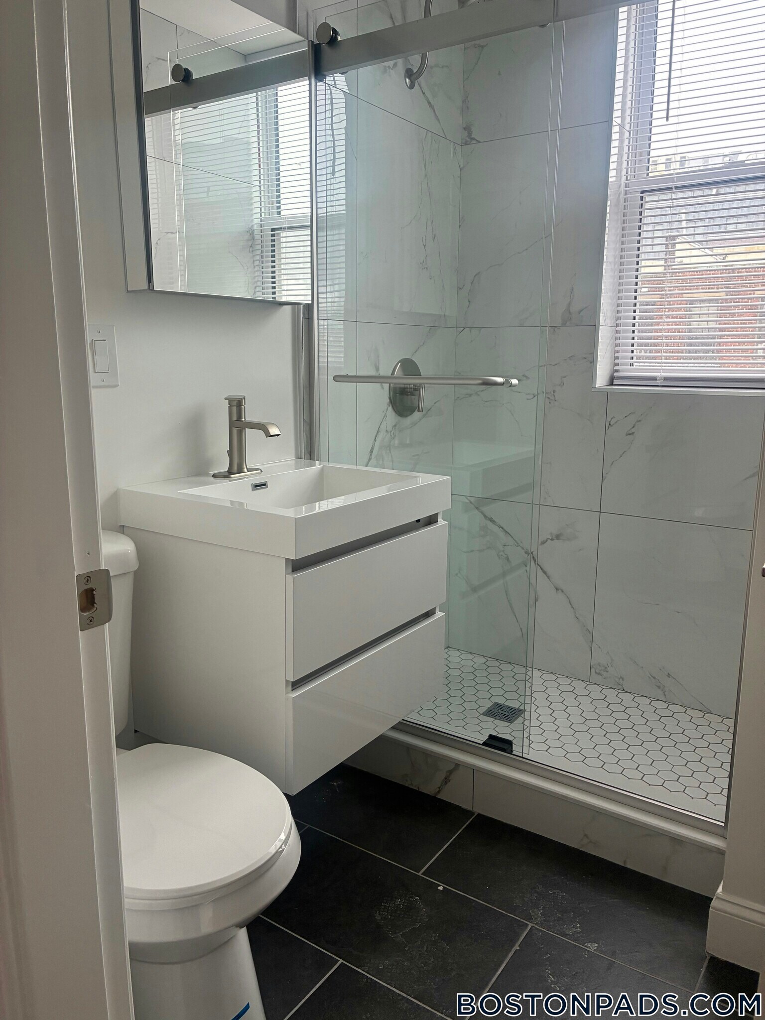 Building Photo - 117 Park Dr