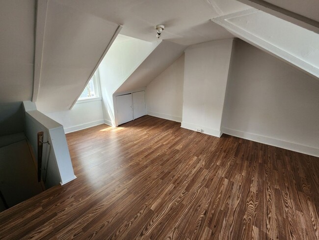 Building Photo - 3 Bedroom Home Available in Harrisburg!