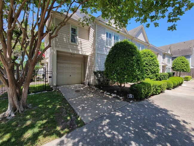 Building Photo - 75 Dennis St