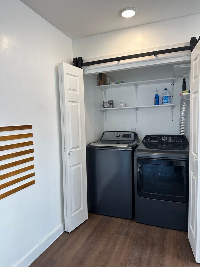 Building Photo - Immediate Move-In! Renovated 2BR House Near Ball State w/ Fireplace & Outdoor Space