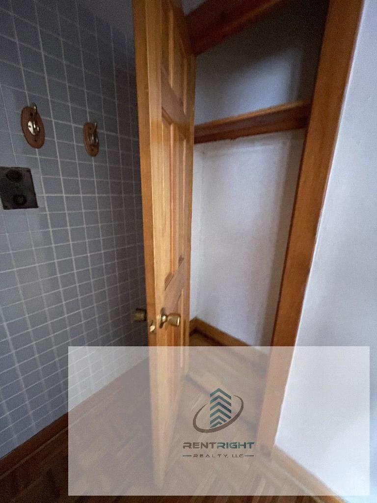 Building Photo - 5039 N Springfield Ave