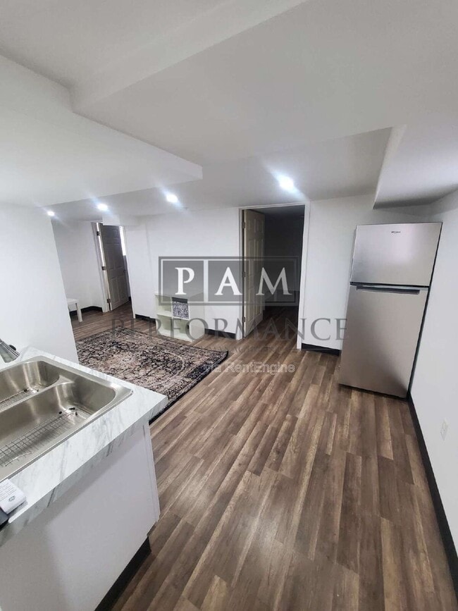 Building Photo - 2829 S Howell Ave