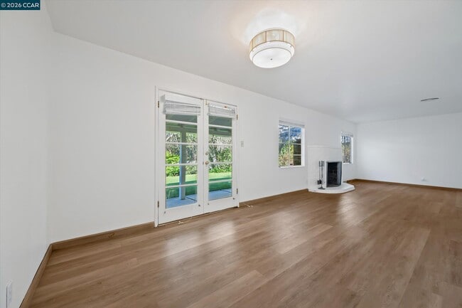 Building Photo - 553 Miner Rd