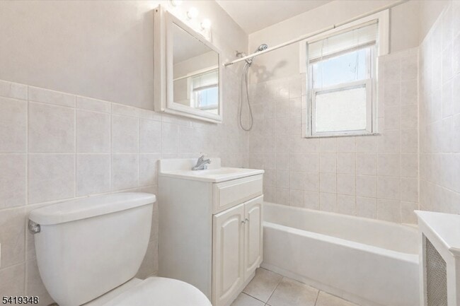 Building Photo - 343 Bloomfield Ave