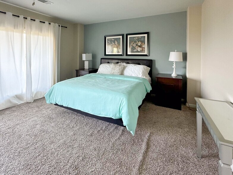 Building Photo - 206 Forest Dr