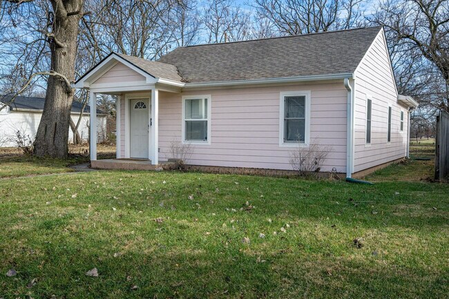 Building Photo - 2549 Columbia Ave