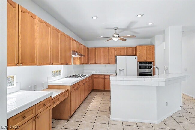Building Photo - 2367 Thayer Ave