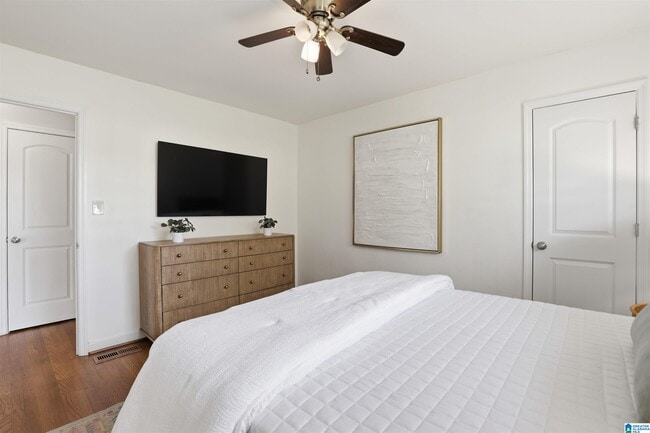 Building Photo - 5956 Crestwood Cir