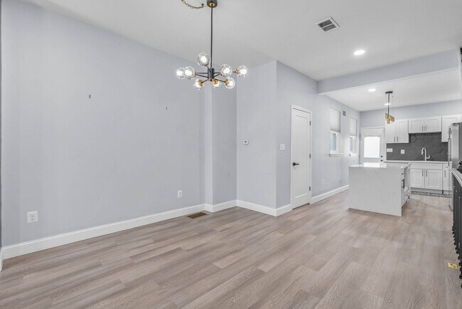 Building Photo - 1521 S 19th St