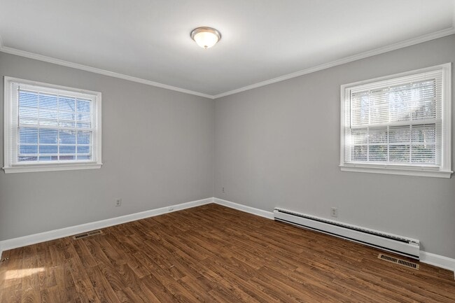 Building Photo - Large Brick Ranch, New Wood Like Flooring Throughout, Just Painted, LR, Den, Sun Room, Carport!