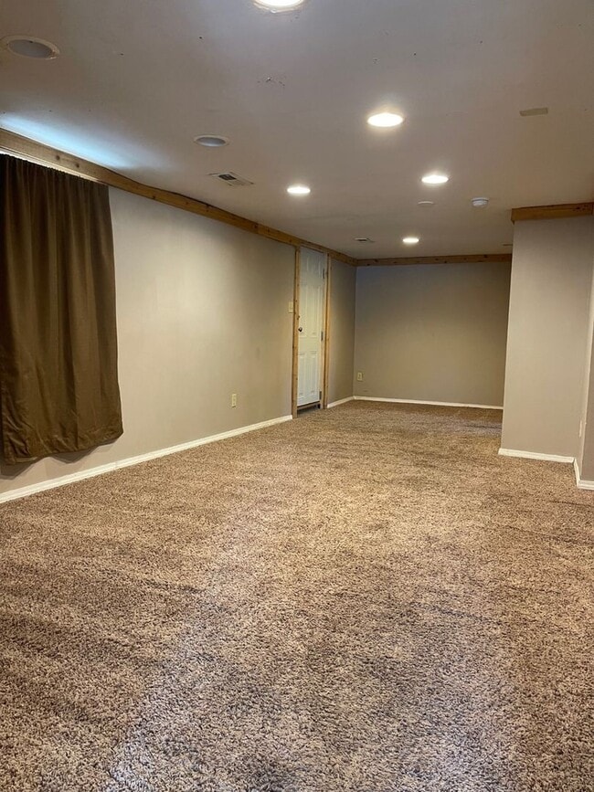 Building Photo - Beautiful 4 Bedroom House!!