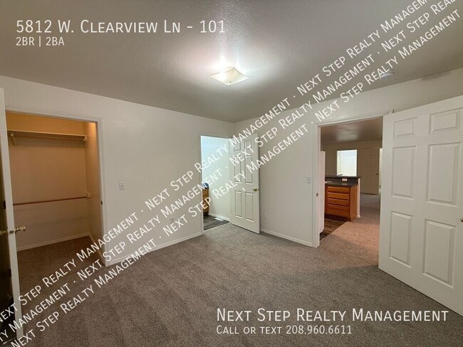 Building Photo - 5812 W Clearview Ln