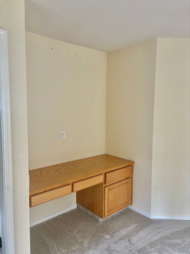 Building Photo - Great Neighborhood- Large 5 bed 3 bath home in San Marcos area in Pittsburg!