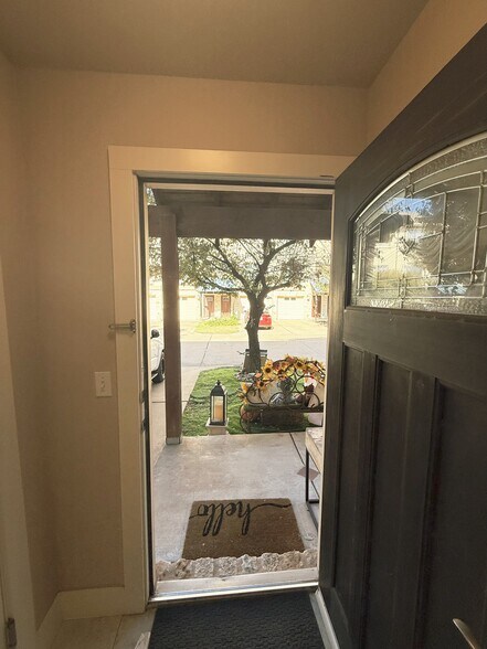 Building Photo - 13420 Lyndhurst St