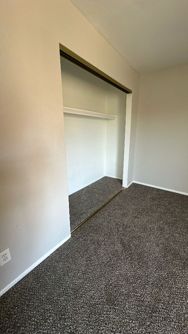 Building Photo - Updated 2 Bed/1 Bath Condo at 43rd Ave & I...