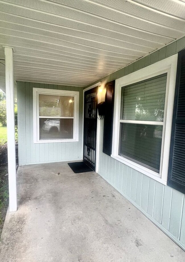 Building Photo - Cozy 2BR Cottage/No Carpet, large laundry ...