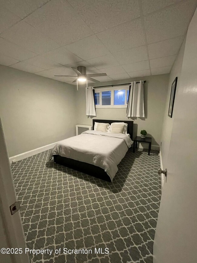 Building Photo - 202 Barber St