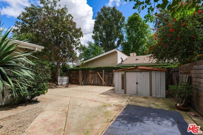 Building Photo - 22750 Clarendon St