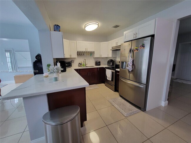 Building Photo - 6930 SW 12th St